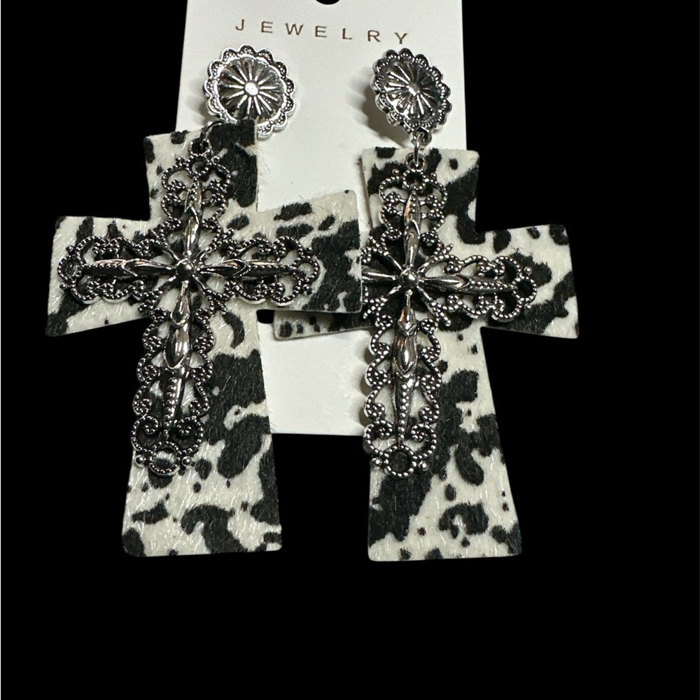 🌺Vintage Bohemian Black and White Cowhide Cross Earrings